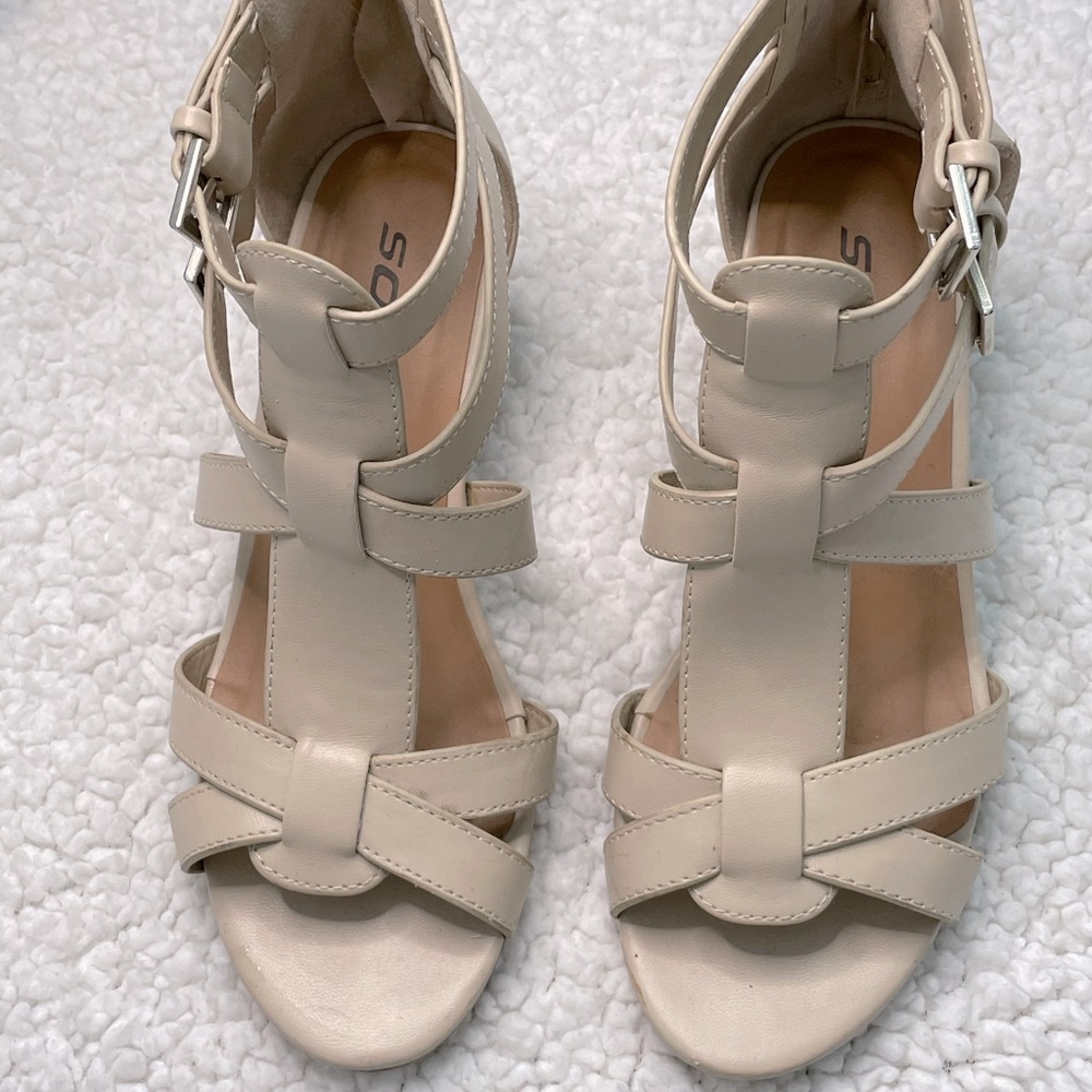 juniors tan heels!